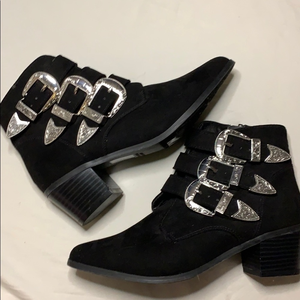 🅕🅞🅡🅔🅥🅔🅡 ➋➊ 🅑🅞🅞🅣🅘🅔🅢 || SZ:6